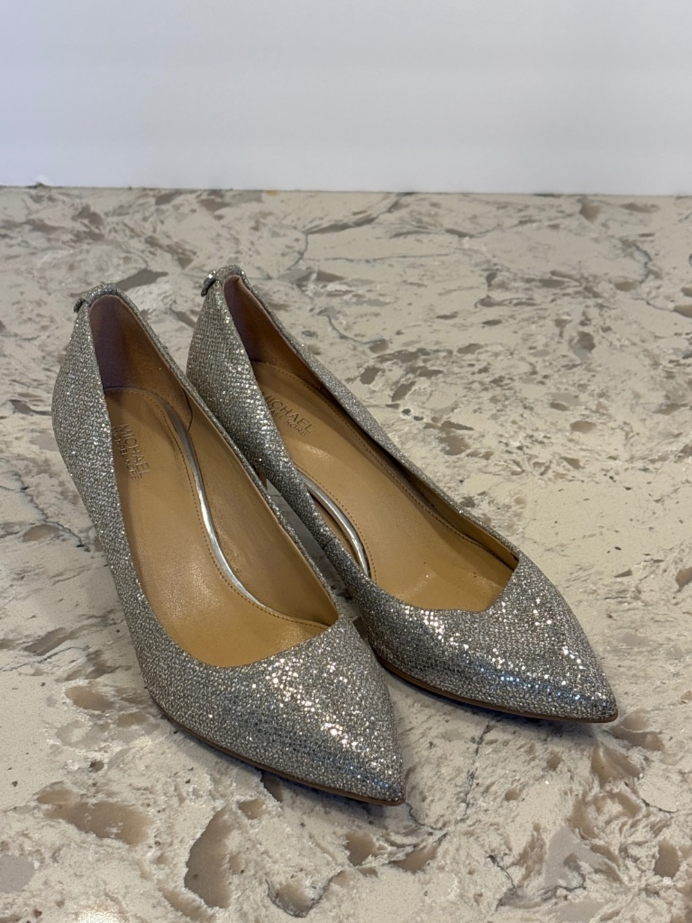 EUC Michael Kors Flex Line Silver Glitter Kitten Heel Shoes Sz 7